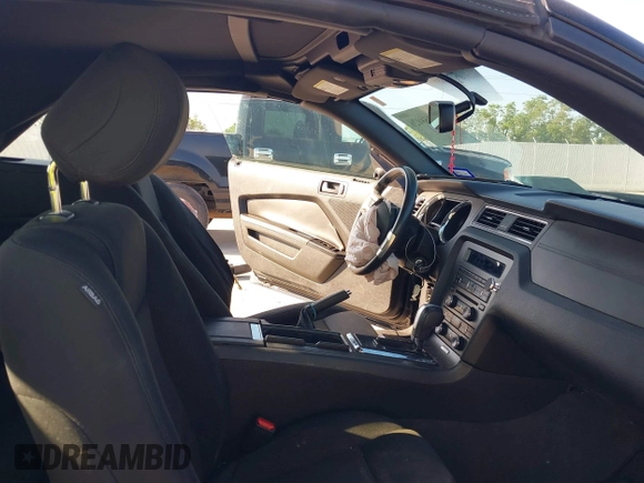 2014 Ford Mustang V6 with VIN 1ZVBP8EM3E5314313, listed as a IAAI auction lot 40358026 with 75,237 mi miles. Bid and sale history available at carsss.com. Image 5.