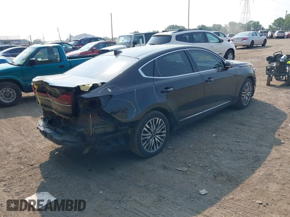 2020 Kia Cadenza Technology with VIN KNALC4J14L5220622, listed as a IAAI auction lot 39943889 with 67,468 mi miles. Bid and sale history available at carsss.com. Image 4.