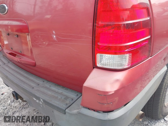 2003 Ford Expedition XLT Value with VIN 1FMPU16W03LC14117, listed as a IAAI auction lot 41682599 with 251,563 mi miles. Bid and sale history available at carsss.com. Image 17.