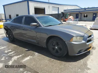 2013 Dodge Charger SE z VIN 2C3CDXBG0DH705519, wystawiony jako Copart lot #57070485 z przebiegiem 157 120 mil mil oraz Szkody całkowita. Historia ofert i sprzedaży dostępna na DreamBid. Obrazek 4.