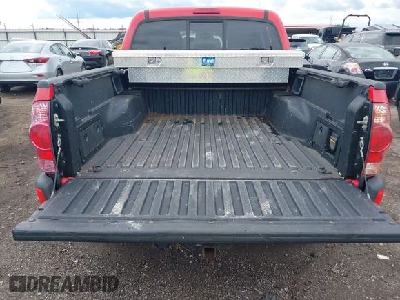 2006 Toyota Tacoma z VIN 3TMLU42N76M006045, wystawiony jako IAAI lot #42225263 z przebiegiem 161 068 mil mil oraz . Historia ofert i sprzedaży dostępna na DreamBid. Obrazek 17.