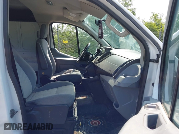 2015 Ford Transit Cargo z VIN 1FTNE1ZM4FKB15801, wystawiony jako IAAI lot #42674219 z przebiegiem 228 634 mil mil oraz . Historia ofert i sprzedaży dostępna na DreamBid. Obrazek 5.