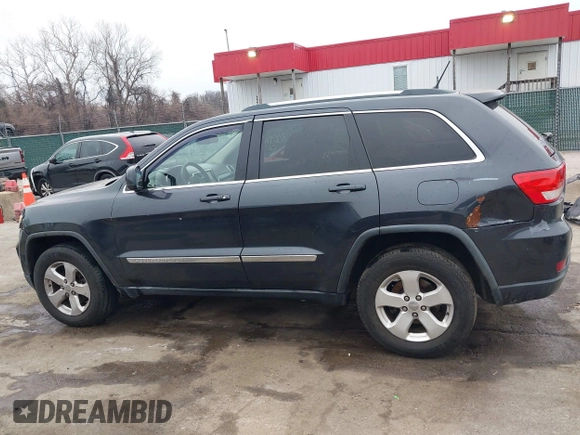 2013 Jeep Grand Cherokee Laredo with VIN 1C4RJFAG9DC506238, listed as a IAAI auction lot 41800981 with 172,676 mi miles. Bid and sale history available at carsss.com. Image 14.