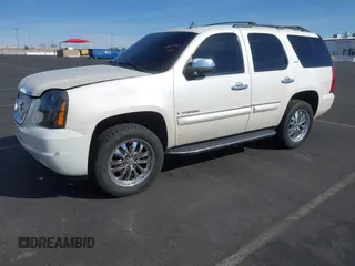 2008 GMC Yukon SLT w/4SB with VIN 1GKFC13JX8R175248, listed as a IAAI auction lot 41913083 with 193,272 mi miles. Bid and sale history available at carsss.com. Image 2.