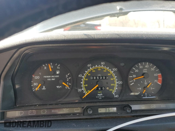 1993 Mercedes-Benz 190 z VIN WDBDA28D1PG007363, wystawiony jako Copart lot #53259095 z przebiegiem 85 393 mil mil oraz Nie do naprawy • Non repairable. Historia ofert i sprzedaży dostępna na DreamBid. Obrazek 9.