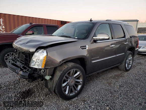 2013 Cadillac Escalade Platinum Edition with VIN 1GYS4DEF9DR225157, listed as a Copart auction lot 84079414 with 141,247 mi miles and Salvage Title. Bid and sale history available at carsss.com. Image 1.