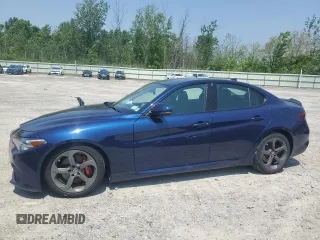 2017 Alfa Romeo Giulia z VIN ZARFAEBN3H7551285, wystawiony jako Copart lot #60861475 z przebiegiem 30 158 mil mil oraz Szkoda całkowita • Salvage title. Historia ofert i sprzedaży dostępna na DreamBid. Obrazek 1.