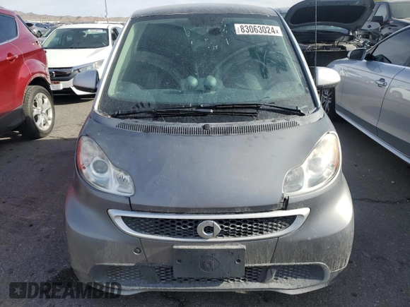 2013 Smart fortwo Passion z VIN WMEEJ9AAXDK673212, wystawiony jako Copart lot #83063024 z przebiegiem 13 000 mil mil oraz Szkody całkowita. Historia ofert i sprzedaży dostępna na DreamBid. Obrazek 5.