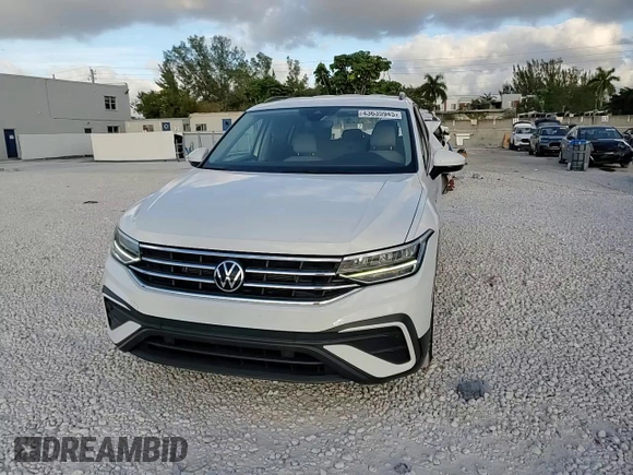 2023 Volkswagen Tiguan S z VIN 3VVRB7AX1PM089883, wystawiony jako Copart lot #43635945 z przebiegiem 34 474 mil mil oraz Nie do naprawy • Non repairable. Historia ofert i sprzedaży dostępna na DreamBid. Obrazek 15.