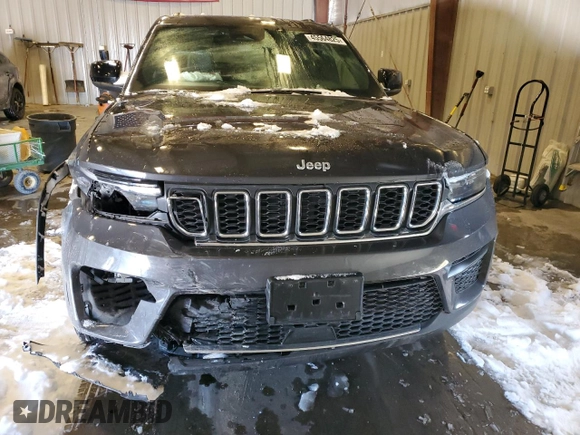 2024 Jeep Grand Cherokee Laredo X with VIN 1C4RJHAG2RC123051, listed as a Copart auction lot 45564825 with 9,292 mi miles and Salvage Title. Bid and sale history available at carsss.com. Image 5.