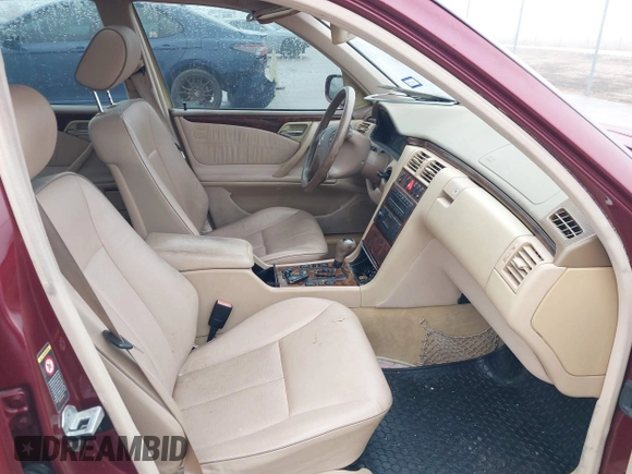 2000 Mercedes-Benz E-Class with VIN WDBJF65J1YB113770, listed as a IAAI auction lot 41462464 with 157,279 mi miles. Bid and sale history available at carsss.com. Image 5.