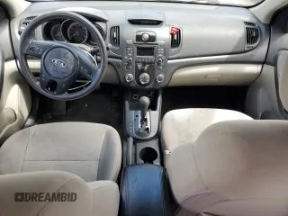 2010 Kia Forte EX z VIN KNAFU4A21A5296203, wystawiony jako Copart lot #57254345 z przebiegiem Nie podano mil oraz Tytuł czysty. Historia ofert i sprzedaży dostępna na DreamBid. Obrazek 8.