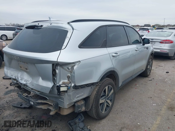 2022 Kia Sorento S with VIN 5XYRL4LC4NG150190, listed as a IAAI auction lot 41555962 with 68,651 mi miles. Bid and sale history available at carsss.com. Image 4.