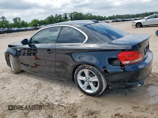 2013 BMW 1 Series 128i z VIN WBAUP7C52DVP24906, wystawiony jako Copart lot #60480315 z przebiegiem 106 674 mil mil oraz Szkoda całkowita • Salvage title. Historia ofert i sprzedaży dostępna na DreamBid. Obrazek 2.