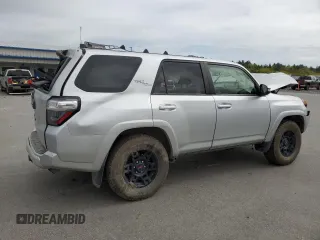 2018 Toyota 4Runner SR5 z VIN JTEBU5JR7J5579821, wystawiony jako Copart lot #56199925 z przebiegiem Nie podano mil oraz Szkoda całkowita • Salvage title. Historia ofert i sprzedaży dostępna na DreamBid. Obrazek 3.