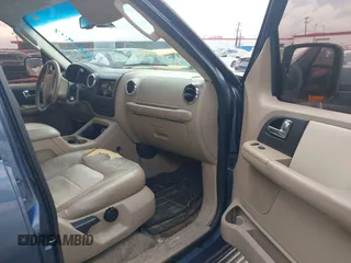 2006 Ford Expedition Eddie Bauer with VIN 1FMFU17506LA41284, listed as a IAAI auction lot 41462992 with 192,424 mi miles. Bid and sale history available at carsss.com. Image 5.