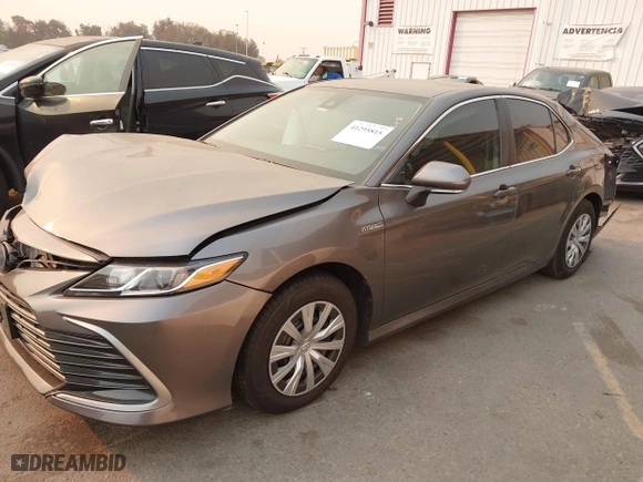 2021 Toyota Camry Hybrid LE with VIN 4T1C31AKXMU557387, listed as a IAAI auction lot 41295815 with 55,546 mi miles. Bid and sale history available at carsss.com. Image 16.
