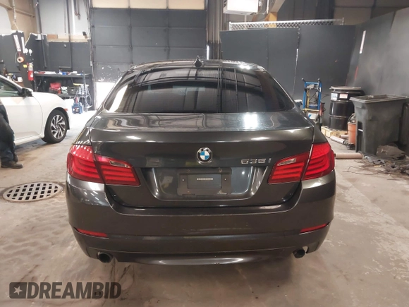 2011 BMW 5 Series 535i xDrive z VIN WBAFU7C50BC779011, wystawiony jako IAAI lot #42461512 z przebiegiem 136 980 mil mil oraz . Historia ofert i sprzedaży dostępna na DreamBid. Obrazek 17.