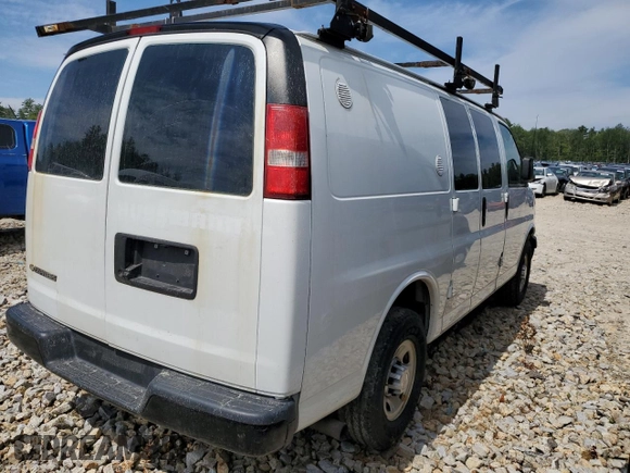 2018 Chevrolet Express Cargo with VIN 1GCWGAFP1J1285139, listed as a Copart auction lot 58856925 with 134,754 mi miles and Clean title. Bid and sale history available at DreamBid. Image 3.
