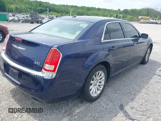 2014 Chrysler 300 z VIN 2C3CCAAG5EH373645, wystawiony jako IAAI lot #42282963 z przebiegiem 220 825 mil mil oraz . Historia ofert i sprzedaży dostępna na DreamBid. Obrazek 4.