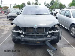 2015 BMW X5 xDrive35i z VIN 5UXKR0C59F0K55226, wystawiony jako IAAI lot #41952931 z przebiegiem 156 655 mil mil oraz . Historia ofert i sprzedaży dostępna na DreamBid. Obrazek 6.