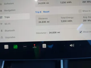 2021 Tesla Model Y Standard Range with VIN 5YJYGDED1MF111410, listed as a IAAI auction lot 41942323 with 24,836 mi miles. Bid and sale history available at carsss.com. Image 14.