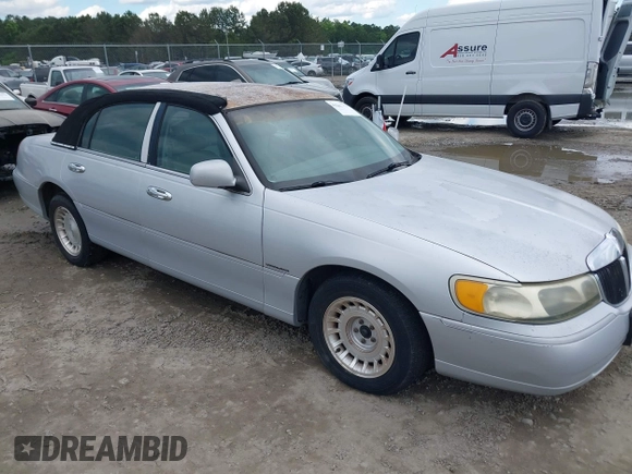 1998 Lincoln Town Car Signature with VIN 1LNFM82WXWY659028, listed as a IAAI auction lot 42265774 with 164,400 mi miles and . Bid and sale history available at DreamBid. Image 1.