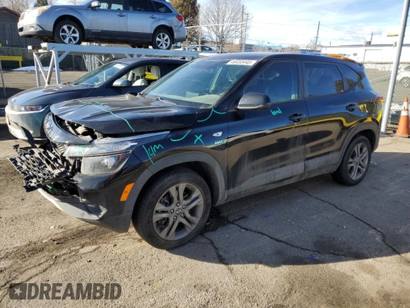 2021 Kia Seltos LX with VIN KNDEPCAAXM7060603, listed as a Copart auction lot 46455445 with 82,822 mi miles and Salvage Title. Bid and sale history available at carsss.com. Image 1.