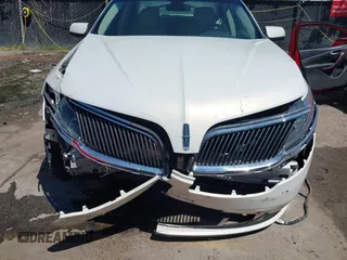 2013 Lincoln MKS z VIN 1LNHL9DK4DG611605, wystawiony jako IAAI lot #42271526 z przebiegiem 204 239 mil mil oraz . Historia ofert i sprzedaży dostępna na DreamBid. Obrazek 6.