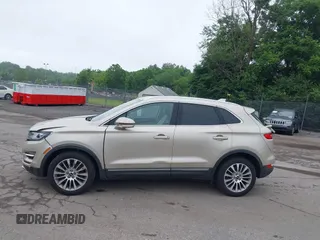 2017 Lincoln MKC Reserve z VIN 5LMCJ3D93HUL57805, wystawiony jako IAAI lot #42425633 z przebiegiem 40 010 mil mil oraz . Historia ofert i sprzedaży dostępna na DreamBid. Obrazek 14.