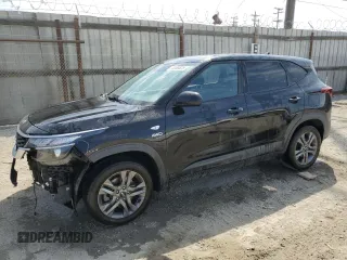 2021 Kia Seltos LX z VIN KNDEPCAA0M7141559, wystawiony jako Copart lot #53088625 z przebiegiem 55 419 mil mil oraz Szkoda całkowita • Salvage title. Historia ofert i sprzedaży dostępna na DreamBid. Obrazek 1.