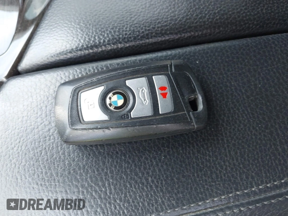 2013 BMW 5 Series 528i xDrive z VIN WBAXH5C50DD109923, wystawiony jako IAAI lot #42328644 z przebiegiem 129 764 mil mil oraz . Historia ofert i sprzedaży dostępna na DreamBid. Obrazek 11.