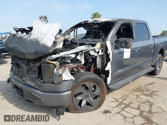 2023 Ford F-150 Lightning Pro z VIN 1FTVW1EV5PWG19585, wystawiony jako IAAI lot #42343575 z przebiegiem Nie podano mil oraz . Historia ofert i sprzedaży dostępna na DreamBid. Obrazek 2.