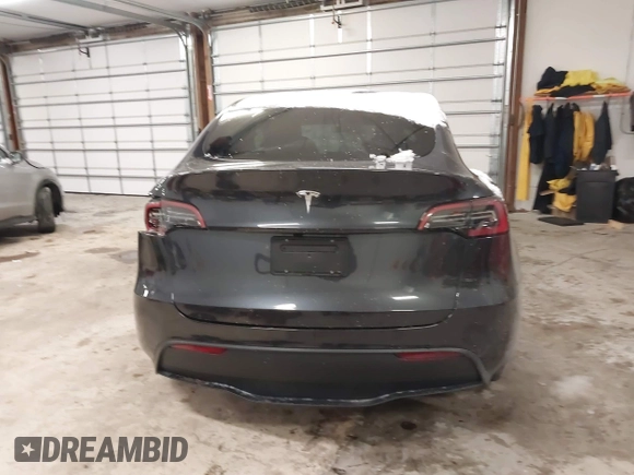 2025 Tesla Model Y Long Range z VIN 7SAYGDED3SF269554, wystawiony jako IAAI lot #41363465 z przebiegiem 883 mil mil oraz . Historia ofert i sprzedaży dostępna na DreamBid. Obrazek 16.