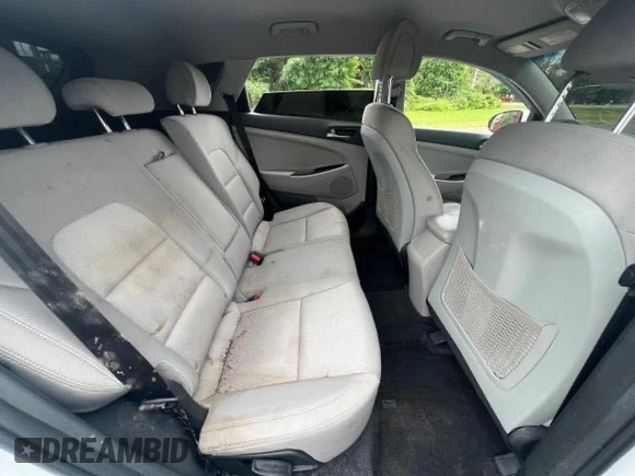 2018 Hyundai Tucson SEL z VIN KM8J33A40JU676727, wystawiony jako Copart lot #87532055 z przebiegiem 128 554 mil mil oraz Czysty tytuł • Clean title. Historia ofert i sprzedaży dostępna na DreamBid. Obrazek 6.