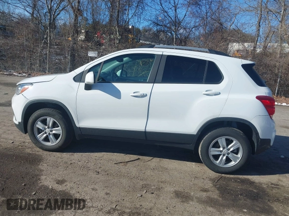 2022 Chevrolet Trax LT with VIN KL7CJPSM8NB517820, listed as a IAAI auction lot 41595783 with 49,101 mi miles. Bid and sale history available at carsss.com. Image 14.