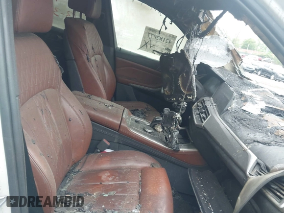 2019 BMW X5 xDrive50i с VIN 5UXJU2C5XKLN64637, выставлен на аукционе IAAI как лот 42182077 с пробегом Не указан миль и . История ставок и продаж доступна на DreamBid. Изображение 5.