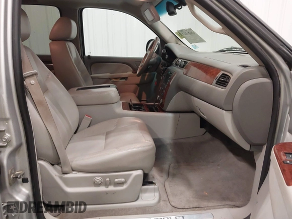 2011 Chevrolet Suburban LTZ with VIN 1GNSKKE31BR143238, listed as a IAAI auction lot 41621927 with 224,313 mi miles and . Bid and sale history available at DreamBid. Image 5.