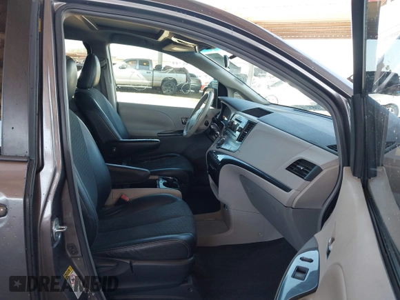 2011 Toyota Sienna SE with VIN 5TDXK3DC6BS113711, listed as a IAAI auction lot 41809910 with 174,746 mi miles. Bid and sale history available at carsss.com. Image 5.