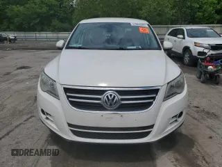 2011 Volkswagen Tiguan S z VIN WVGAV7AX0BW528675, wystawiony jako Copart lot #57862685 z przebiegiem 135 991 mil mil oraz Czysty tytuł • Clean title. Historia ofert i sprzedaży dostępna na DreamBid. Obrazek 5.