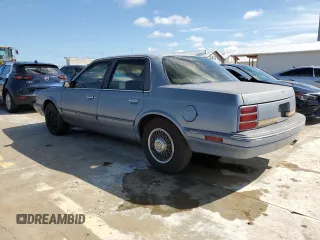 1996 Oldsmobile Cutlass Ciera 1SA VX5 z VIN 1G3AJ55M3T6326130, wystawiony jako Copart lot #73877264 z przebiegiem 74 073 mil mil oraz Szkody całkowita. Historia ofert i sprzedaży dostępna na DreamBid. Obrazek 2.