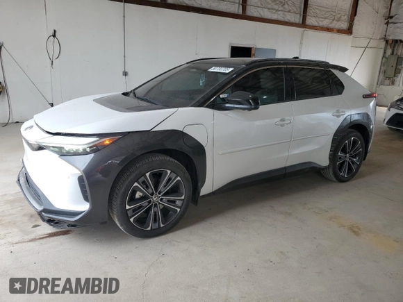 2023 Toyota bZ4X XLE z VIN JTMABACA4PA021222, wystawiony jako Copart lot #50700705 z przebiegiem 14 750 mil mil oraz Szkoda całkowita • Salvage title. Historia ofert i sprzedaży dostępna na DreamBid. Obrazek 1.