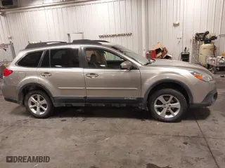 2014 Subaru Outback 2.5i Limited with VIN 4S4BRCLC3E3284330, listed as a IAAI auction lot 41631584 with 197,495 mi miles. Bid and sale history available at carsss.com. Image 14.
