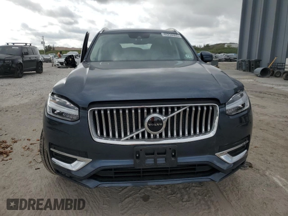 2021 Volvo XC90 Inscription with VIN YV4A22PLXM1678648, listed as a Copart auction lot 46236065 with 39,867 mi miles and Salvage title. Bid and sale history available at DreamBid. Image 5.