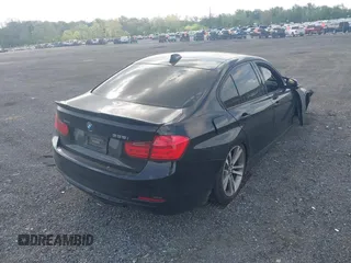 2013 BMW 3 Series 335i xDrive z VIN WBA3B9G54DNR89987, wystawiony jako IAAI lot #42159592 z przebiegiem 165 999 mil mil oraz . Historia ofert i sprzedaży dostępna na DreamBid. Obrazek 4.