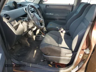2006 Scion xB z VIN JTLKT334764119377, wystawiony jako Copart lot #58266375 z przebiegiem 152 790 mil mil oraz Szkoda całkowita • Salvage title. Historia ofert i sprzedaży dostępna na DreamBid. Obrazek 7.