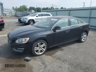 2015 Volvo S60 T5 Drive-E Premier z VIN YV126MFB0F1305289, wystawiony jako Copart lot #59939795 z przebiegiem 90 678 mil mil oraz Czysty tytuł • Clean title. Historia ofert i sprzedaży dostępna na DreamBid. Obrazek 1.