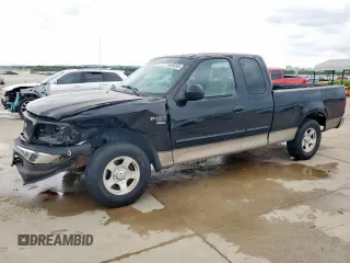 2002 Ford F-150 XL z VIN 1FTRX17W62KB68140, wystawiony jako Copart lot #54826645 z przebiegiem 259 227 mil mil oraz Szkoda całkowita • Salvage title. Historia ofert i sprzedaży dostępna na DreamBid. Obrazek 1.