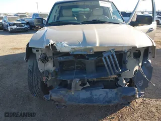2004 Lincoln Navigator Luxury with VIN 5LMFU27R14LJ42966, listed as a IAAI auction lot 41614278 with 203,785 mi miles. Bid and sale history available at carsss.com. Image 6.