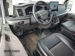 2023 Ford Transit Cargo z VIN 1FTYE1C89PKA17390, wystawiony jako Copart lot #83939214 z przebiegiem 76 099 mil mil oraz Szkoda całkowita • Salvage title. Historia ofert i sprzedaży dostępna na DreamBid. Obrazek 8.